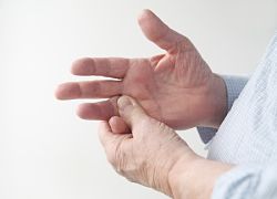 sprained finger treatment